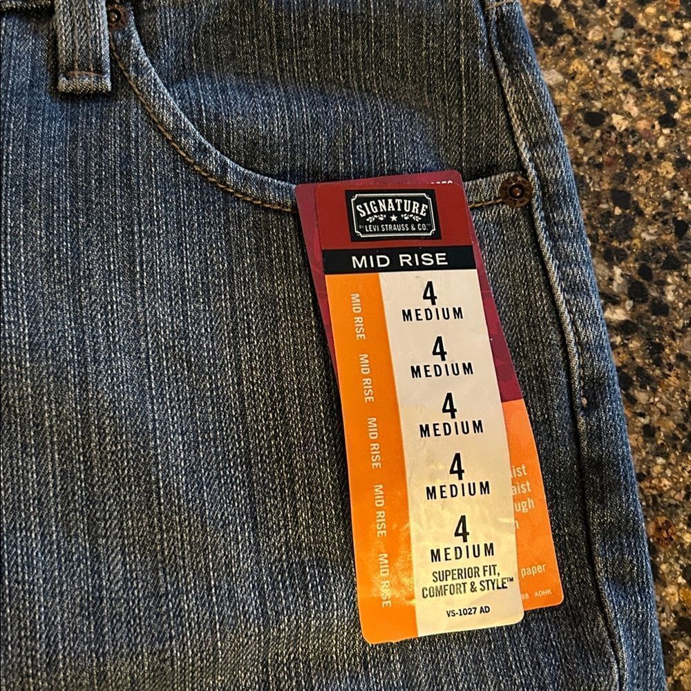 NEW Levi’s Signature Classic Mid Rise Bootcut Jeans - Picture 5 of 7